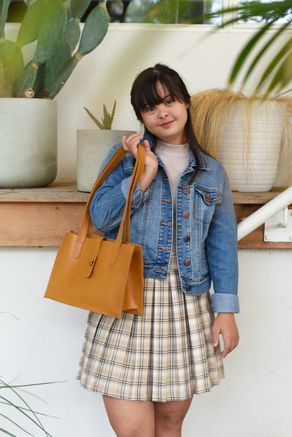LESS THAN PERFECT - Convertible Midsized Handbag