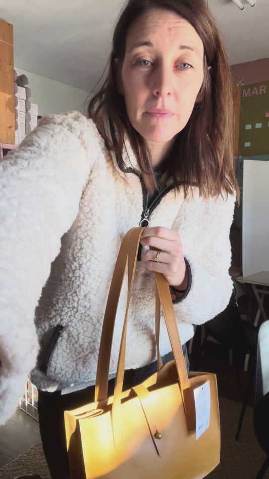 LESS THAN PERFECT - Convertible Midsized Handbag